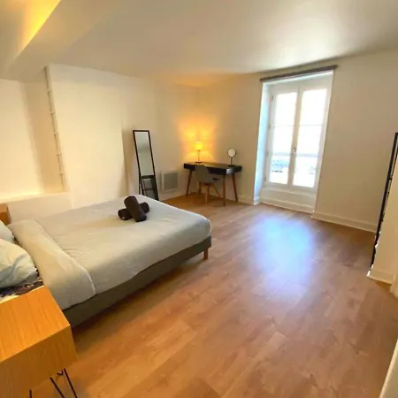 Au Pont St Cyprien - - La Conciergerie *